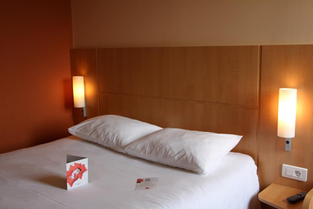 Hotel Ibis Guingamp Coeur De Bretagne Ploumagoar Szoba fotó