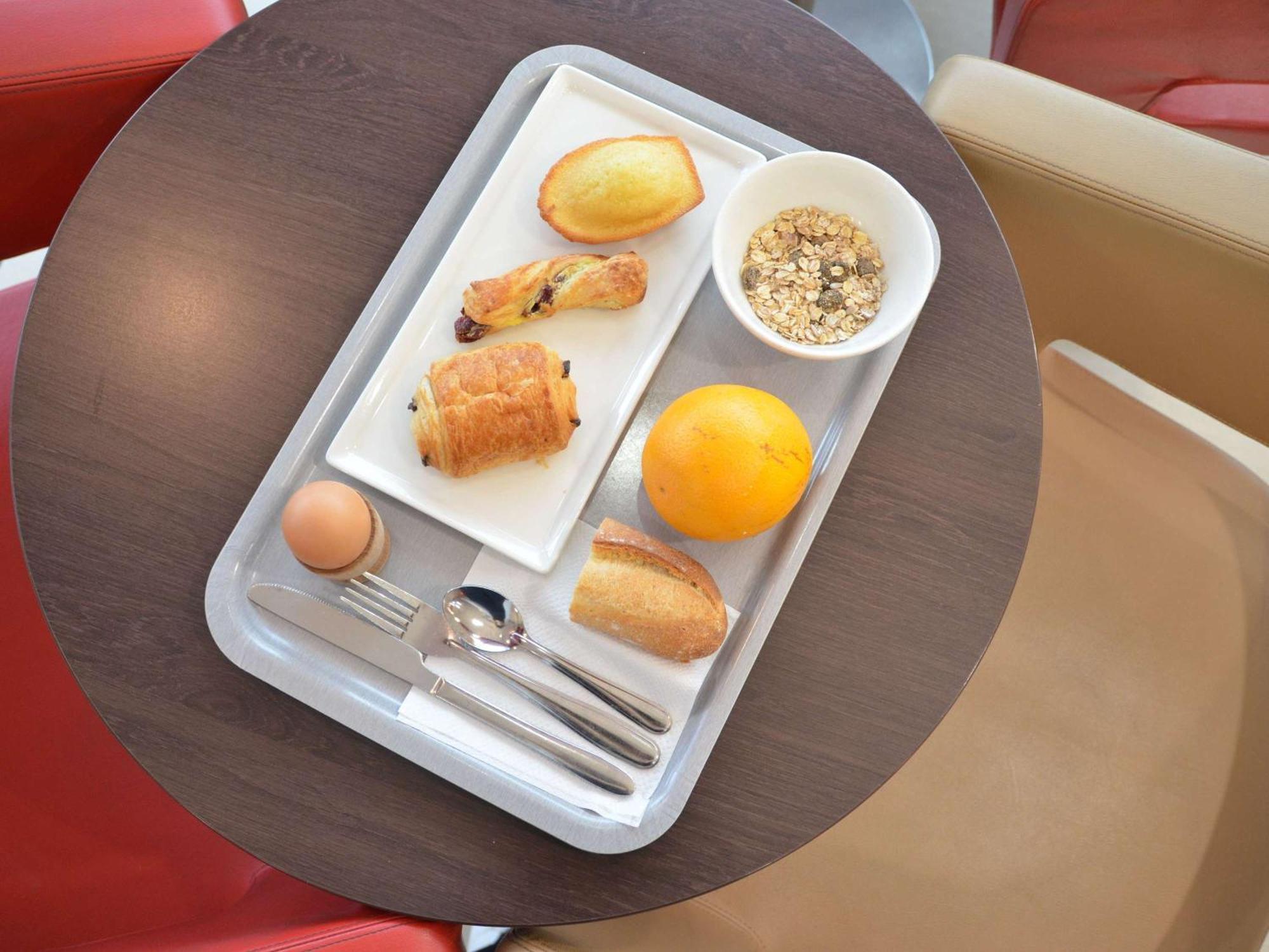 Hotel Ibis Guingamp Coeur De Bretagne Ploumagoar Kültér fotó