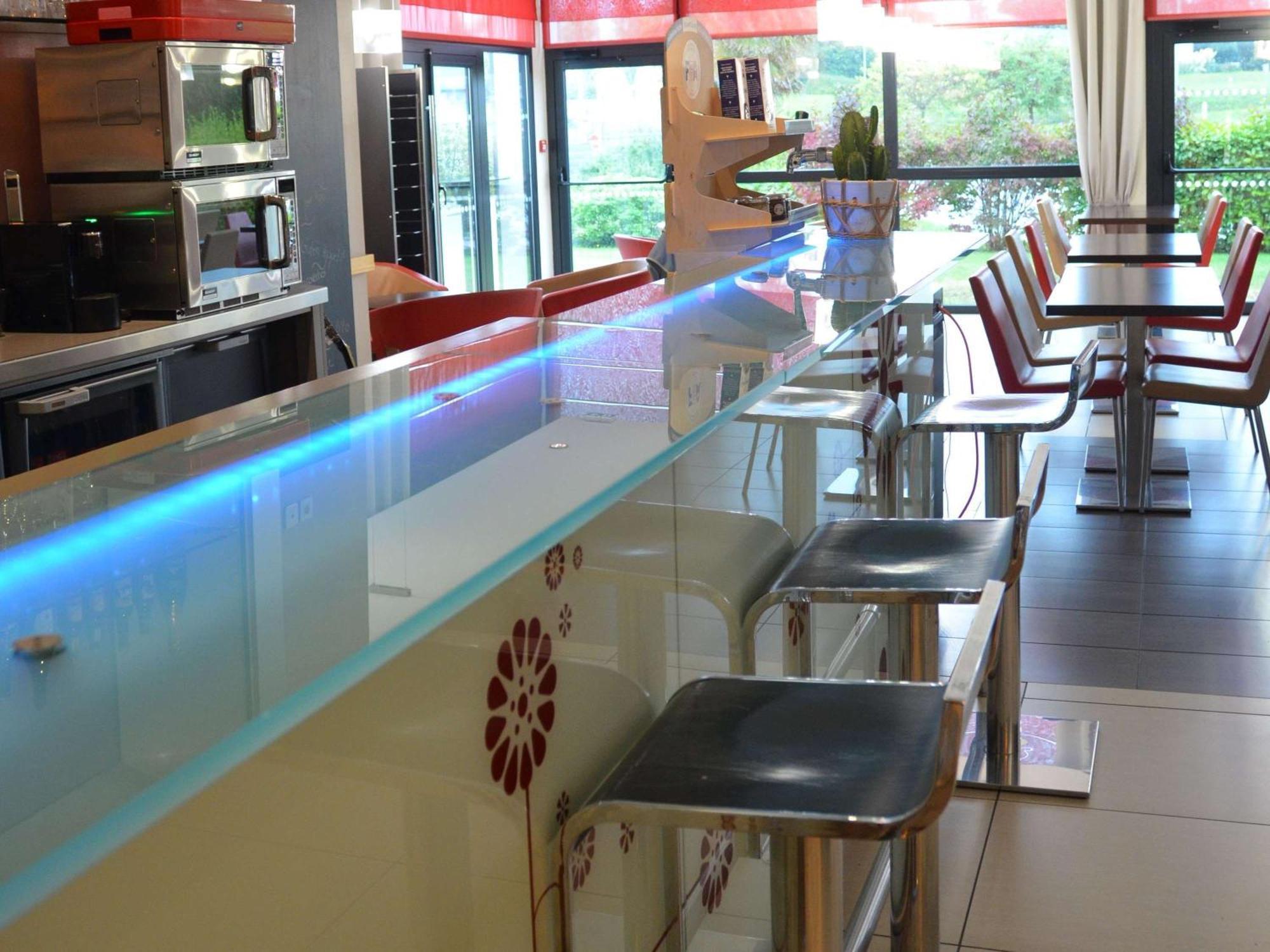 Hotel Ibis Guingamp Coeur De Bretagne Ploumagoar Kültér fotó
