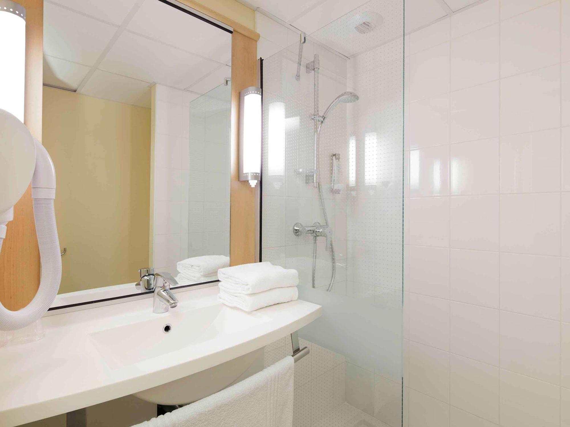 Hotel Ibis Guingamp Coeur De Bretagne Ploumagoar Szoba fotó