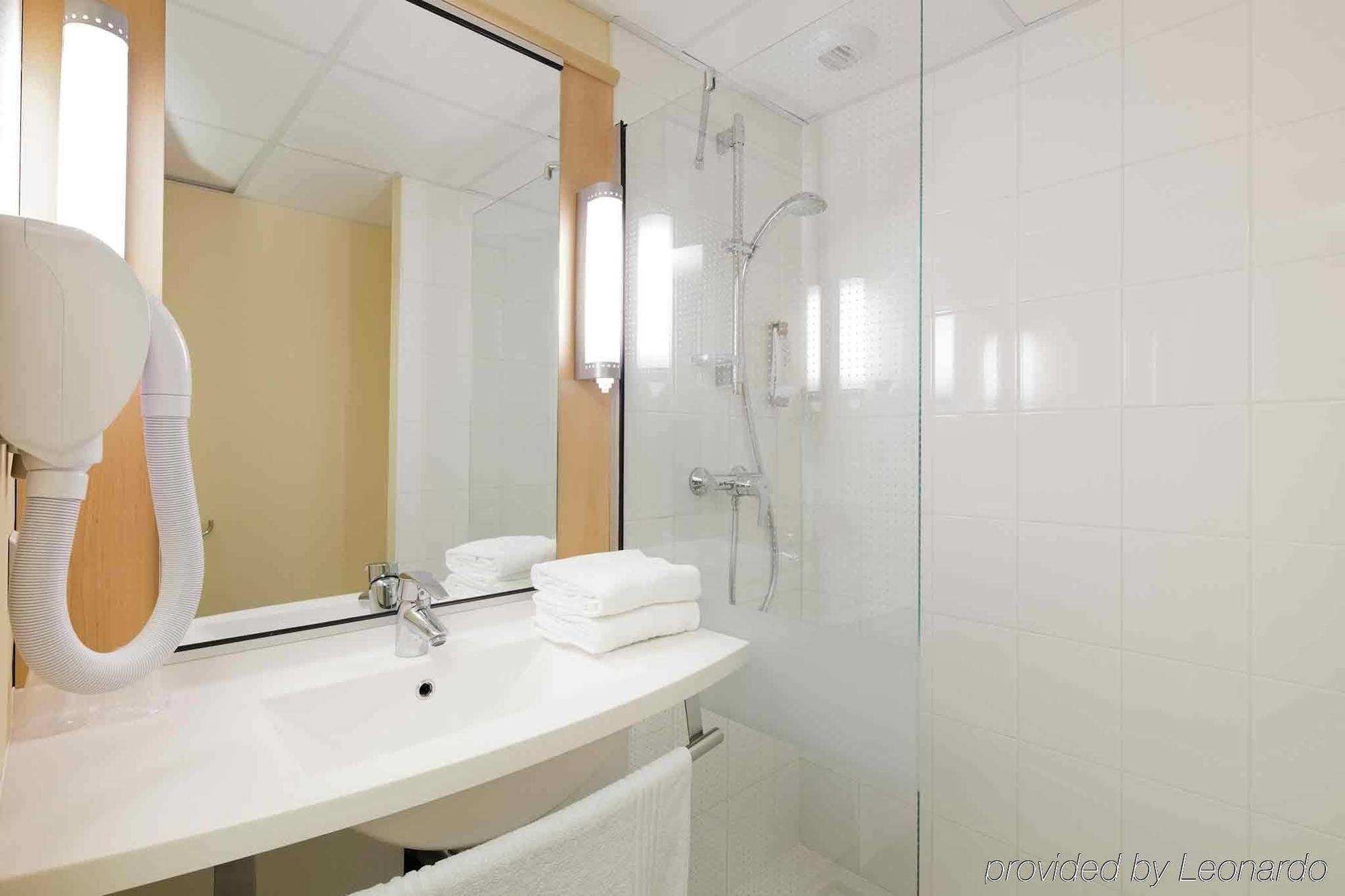 Hotel Ibis Guingamp Coeur De Bretagne Ploumagoar Szoba fotó